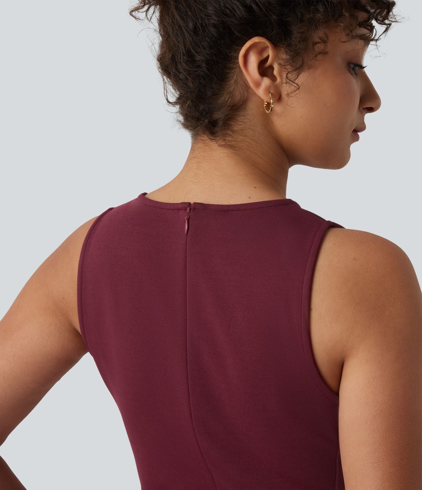 Robe tailleur mini sans manches à col rond froncée avec poches