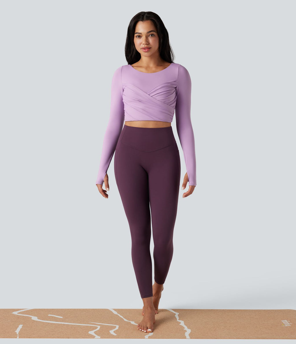 Top de sport yoga court push-up mousse col échancré manches longues avec trous pouces croisé