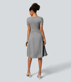 Robe Casual Midi Col en V Boutons Décoratifs Manches Courtes Poches Latérales et Plis