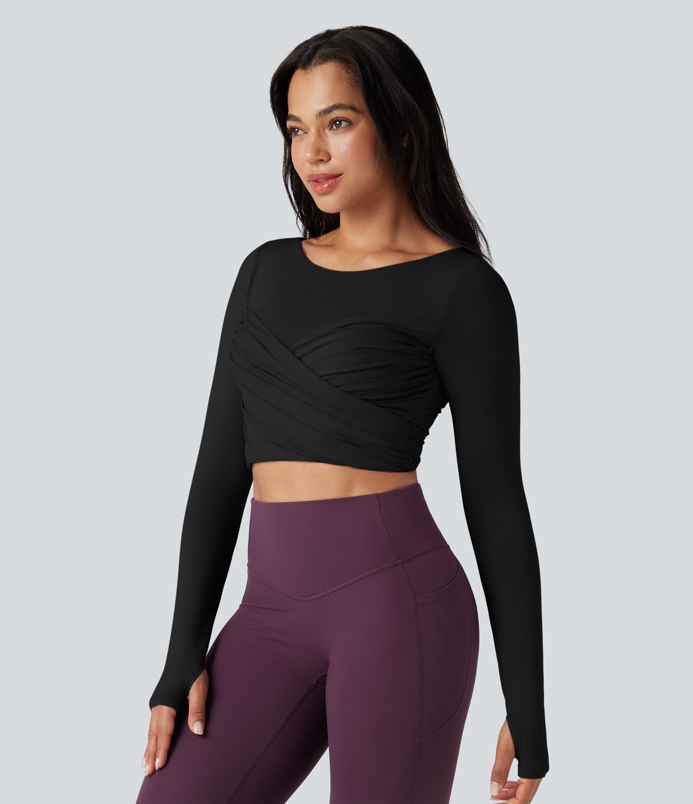Top de sport yoga court push-up mousse col échancré manches longues avec trous pouces croisé