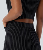Combinaison tailleur rayée à jambes larges, décolleté en V, découpe et poches