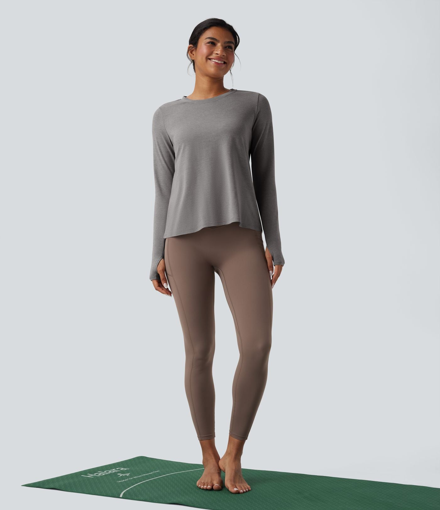 Haut de sport yoga dos nu manches longues avec trous pouces