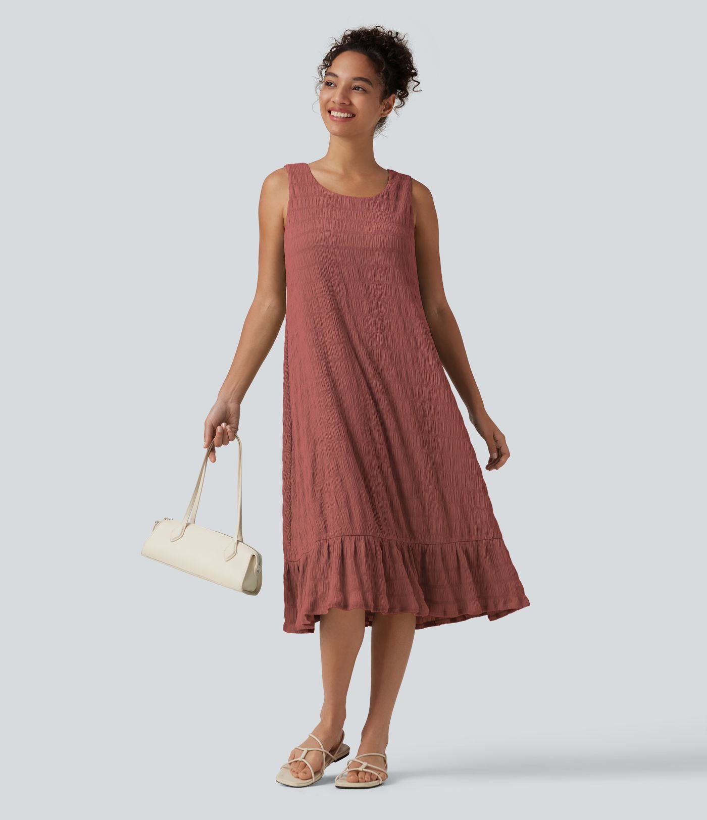 Robe midi sans manches à encolure arrondie avec coussinets amovibles et ourlet à volants