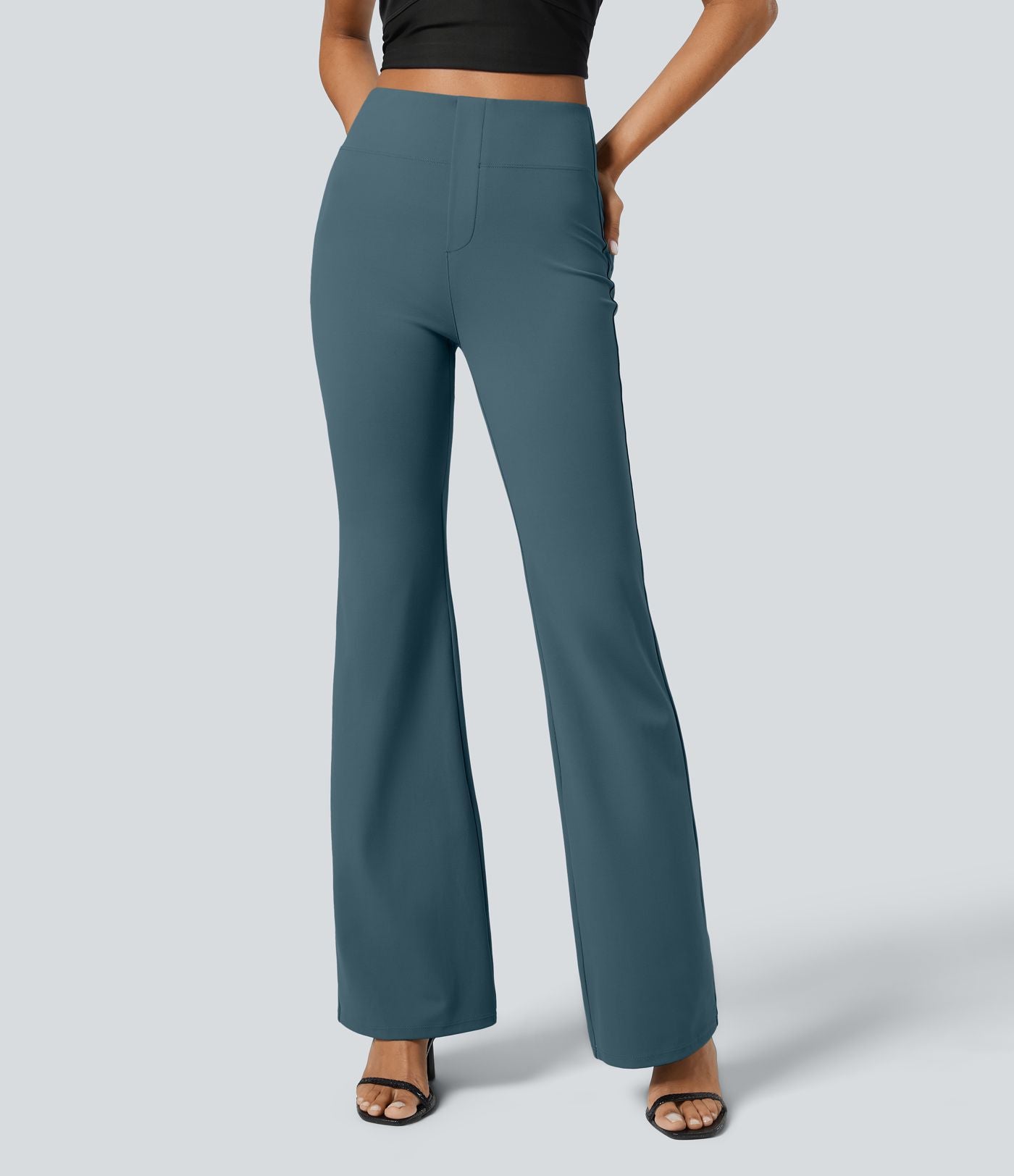 Pantalon tailleur légèrement évasé taille haute avec poches arrière Halara Flex™