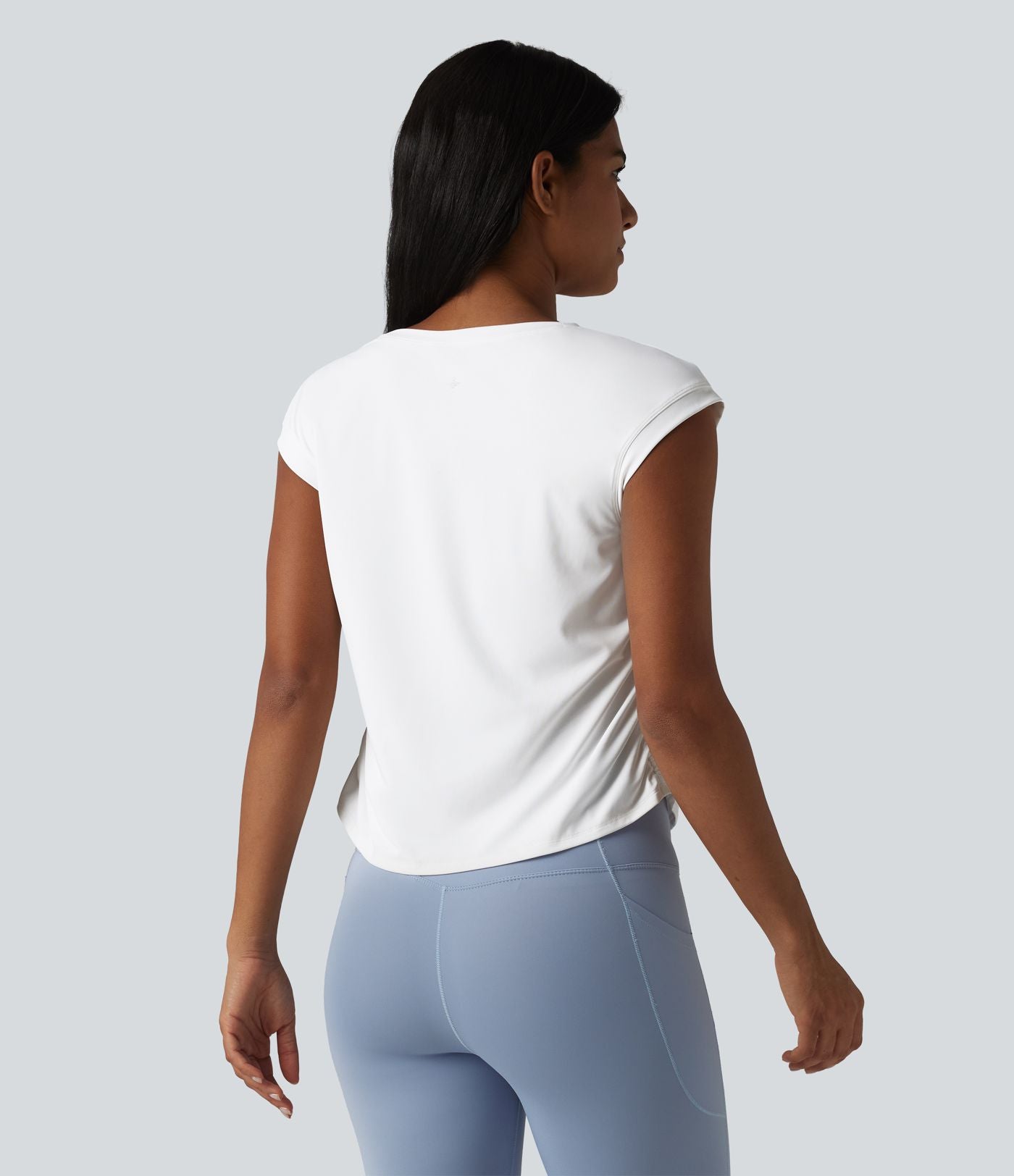 Haut de sport SoftlyZero™ séchage rapide col rond manches courtes avec fronces et ourlet arrondi