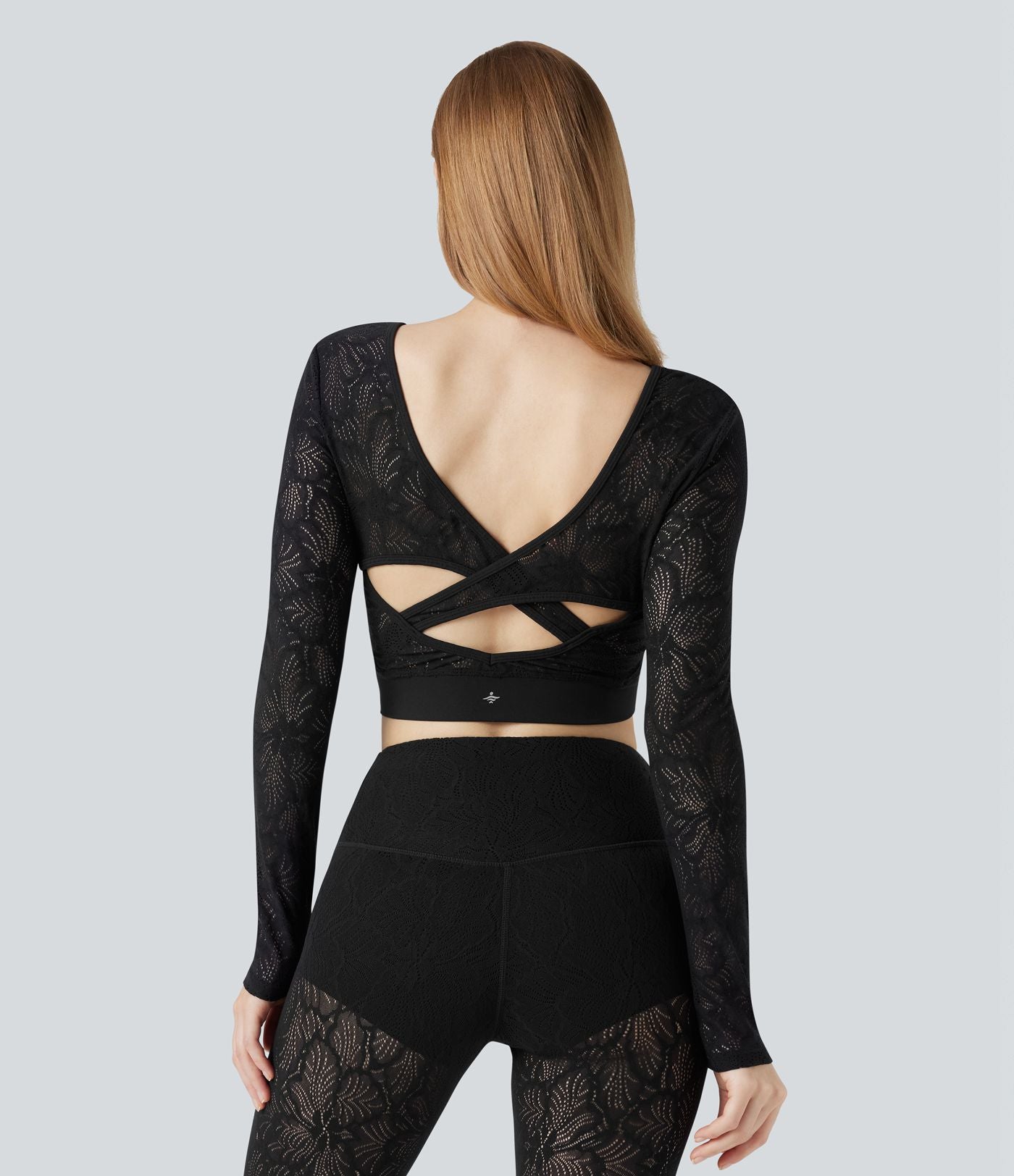 Haut de sport yoga court dos nu manches longues dentelle contrastante et ourlet croisé SoftlyZero™ - UPF50+