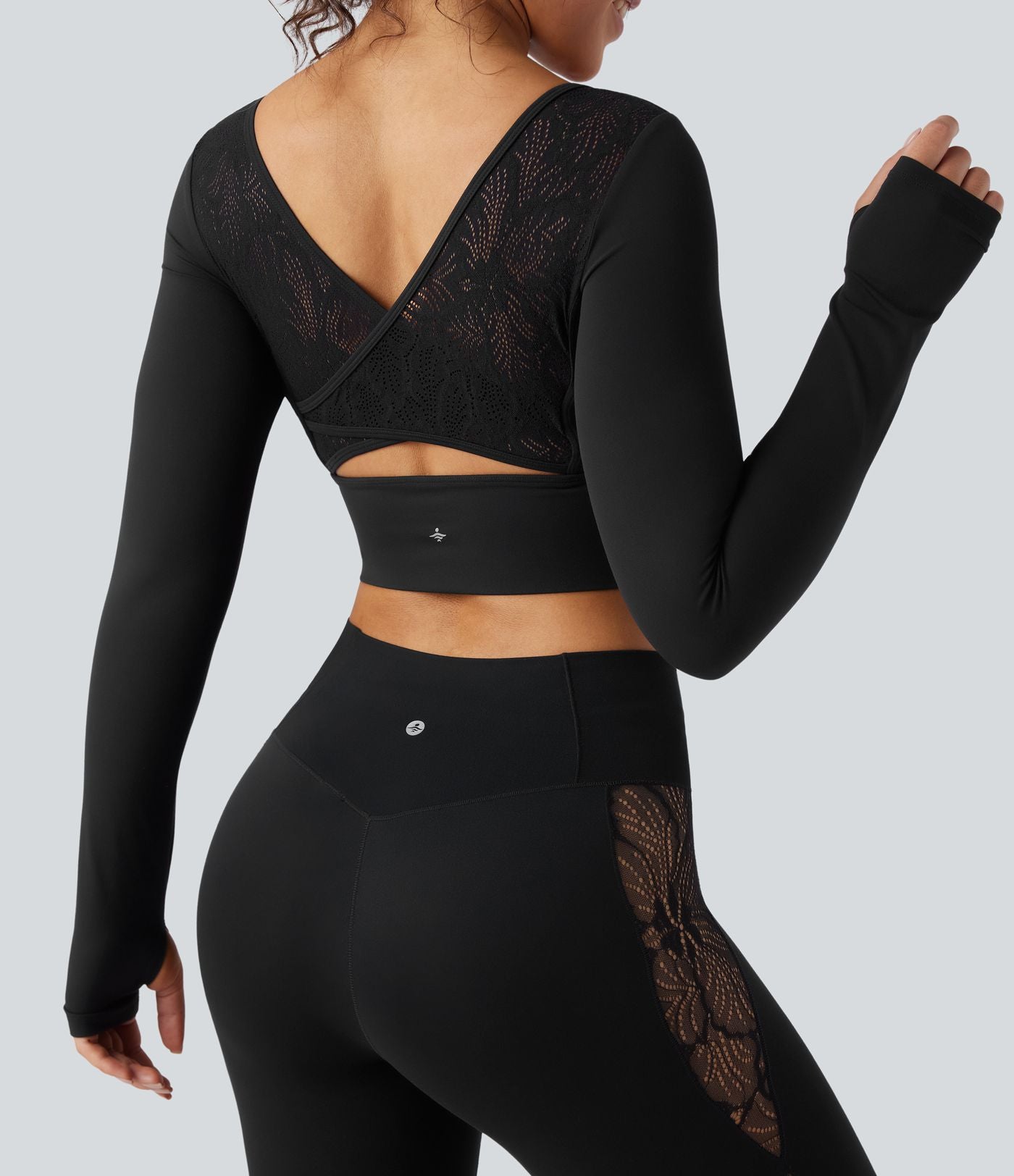 Haut de sport yoga court push-up à manches longues avec passants pouces et dentelle contrastée - UPF50+ SoftlyZero™