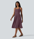 Robe midi fluide sans manches décolleté cœur avec bretelles croisées, nœud dans le dos et poches