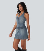 Mini-robe décontractée moulante Halara Flex™ en denim stretch lavé avec dos nu, col licou, fermeture éclair et ceinture
