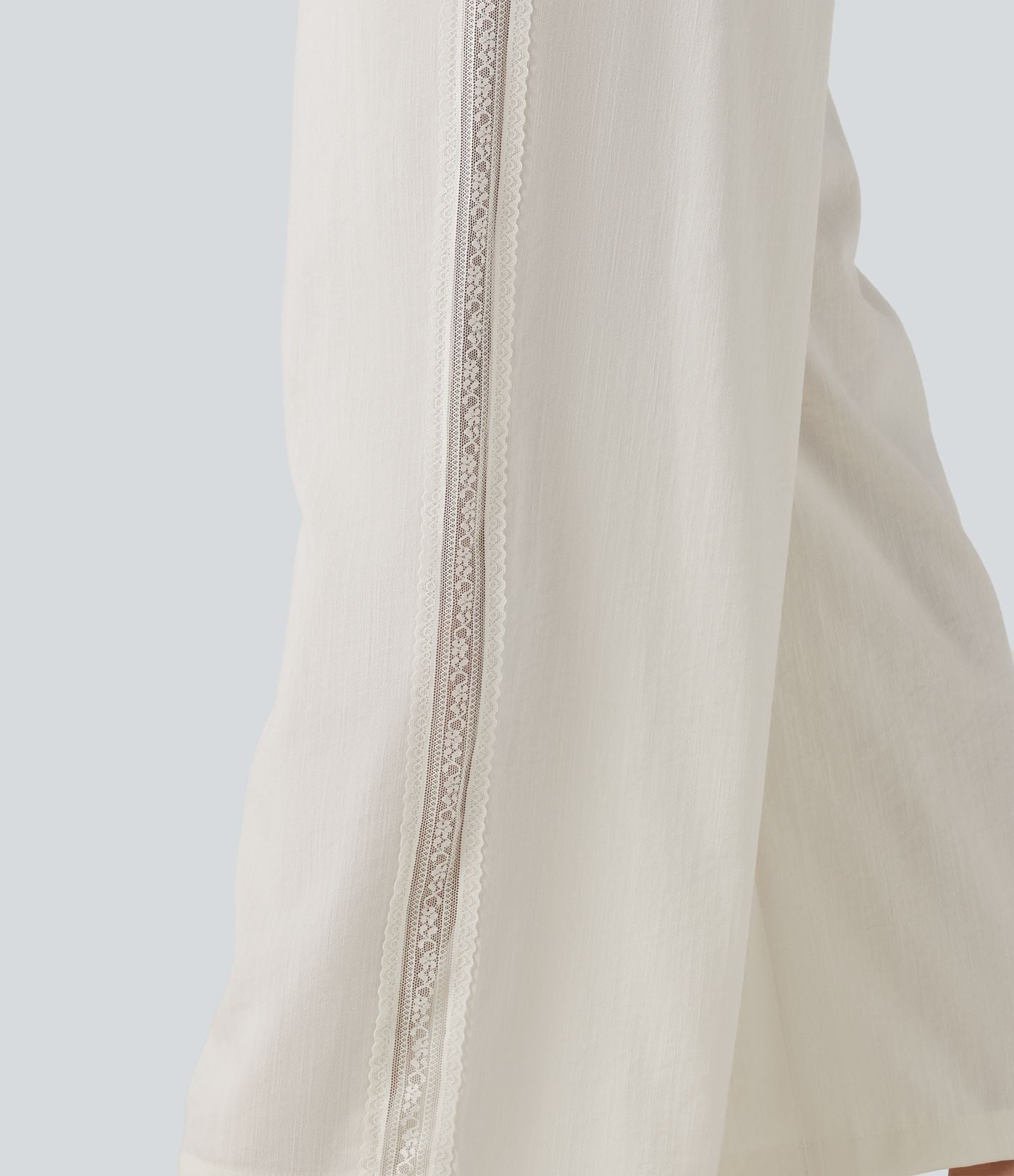 Pantalon large fluide casual 2 en 1 taille mi-haute avec cordon de serrage, dentelle contrastante, poches et aspect lin