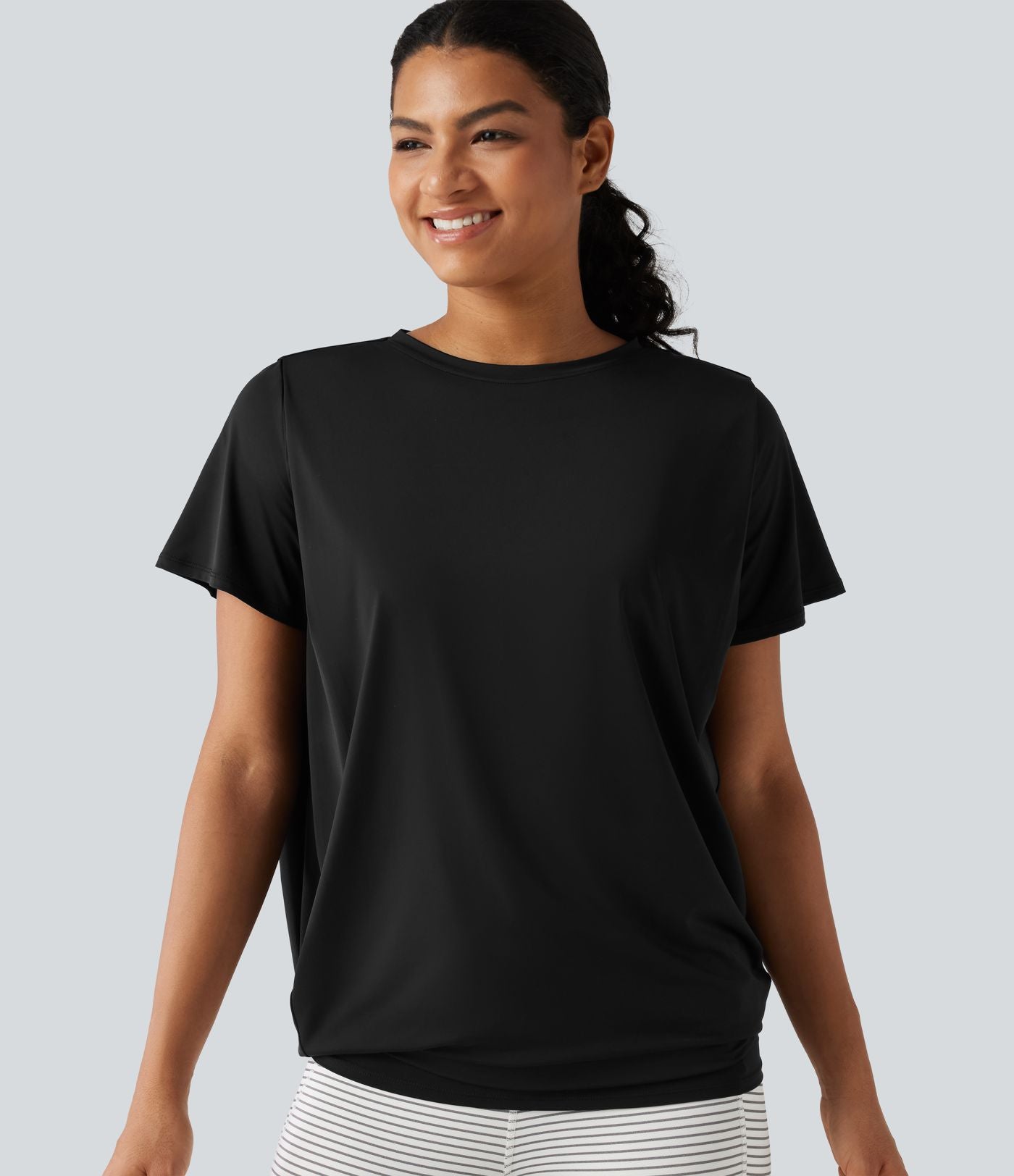 Haut de yoga effet frais InstantCool longueur allongée à manches courtes, encolure arrondie, fronces et protection solaire UPF50+
