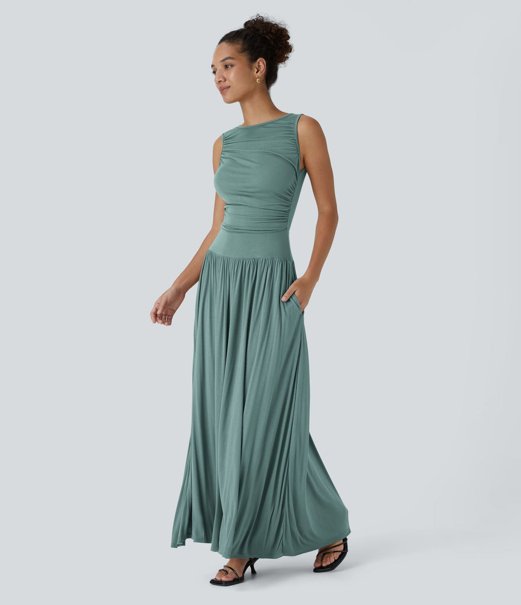 Robe longue à encolure bateau, bretelles asymétriques, côtés froncés et poches