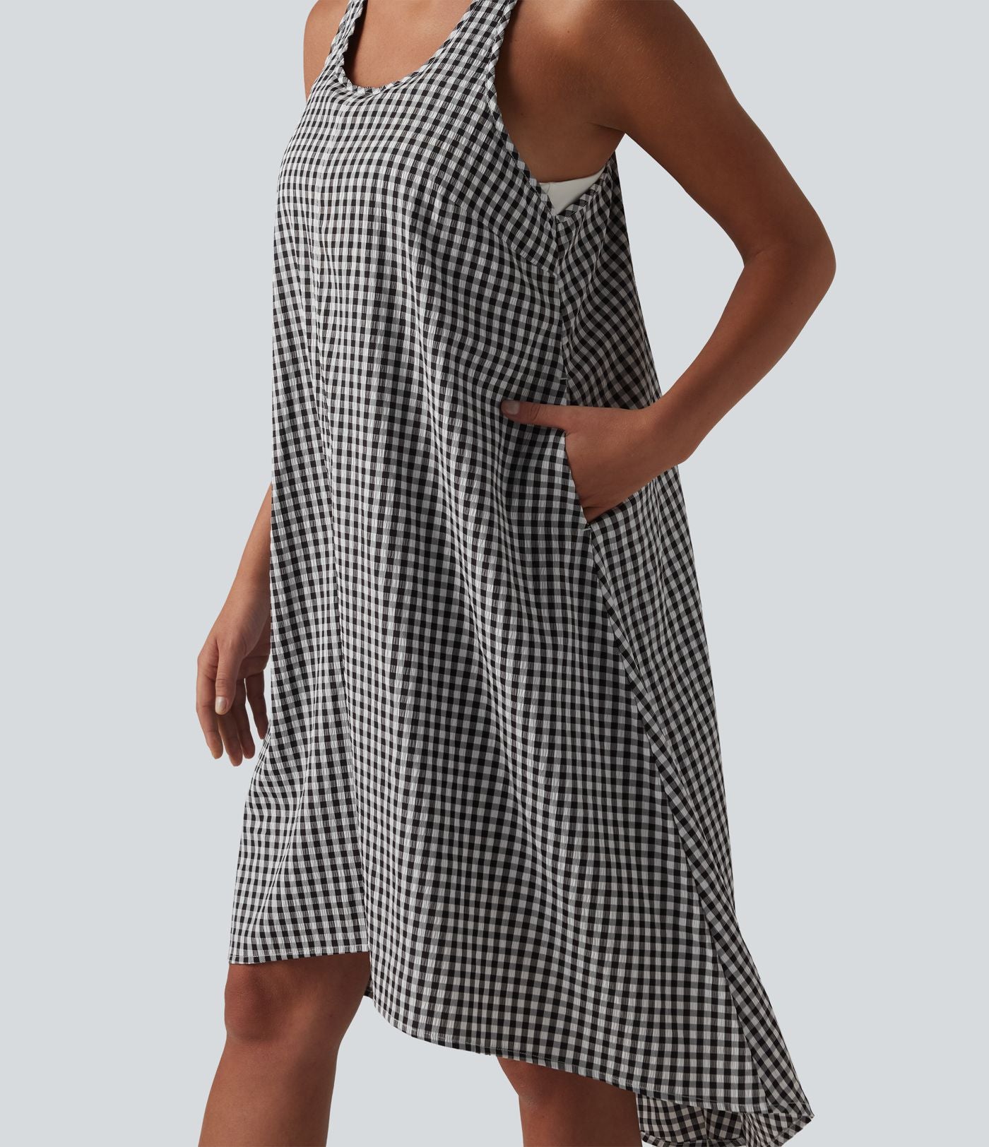 Robe midi resort fluide à carreaux vichy dos nu dos nageur coupe asymétrique avec soutien-gorge intégré et poches
