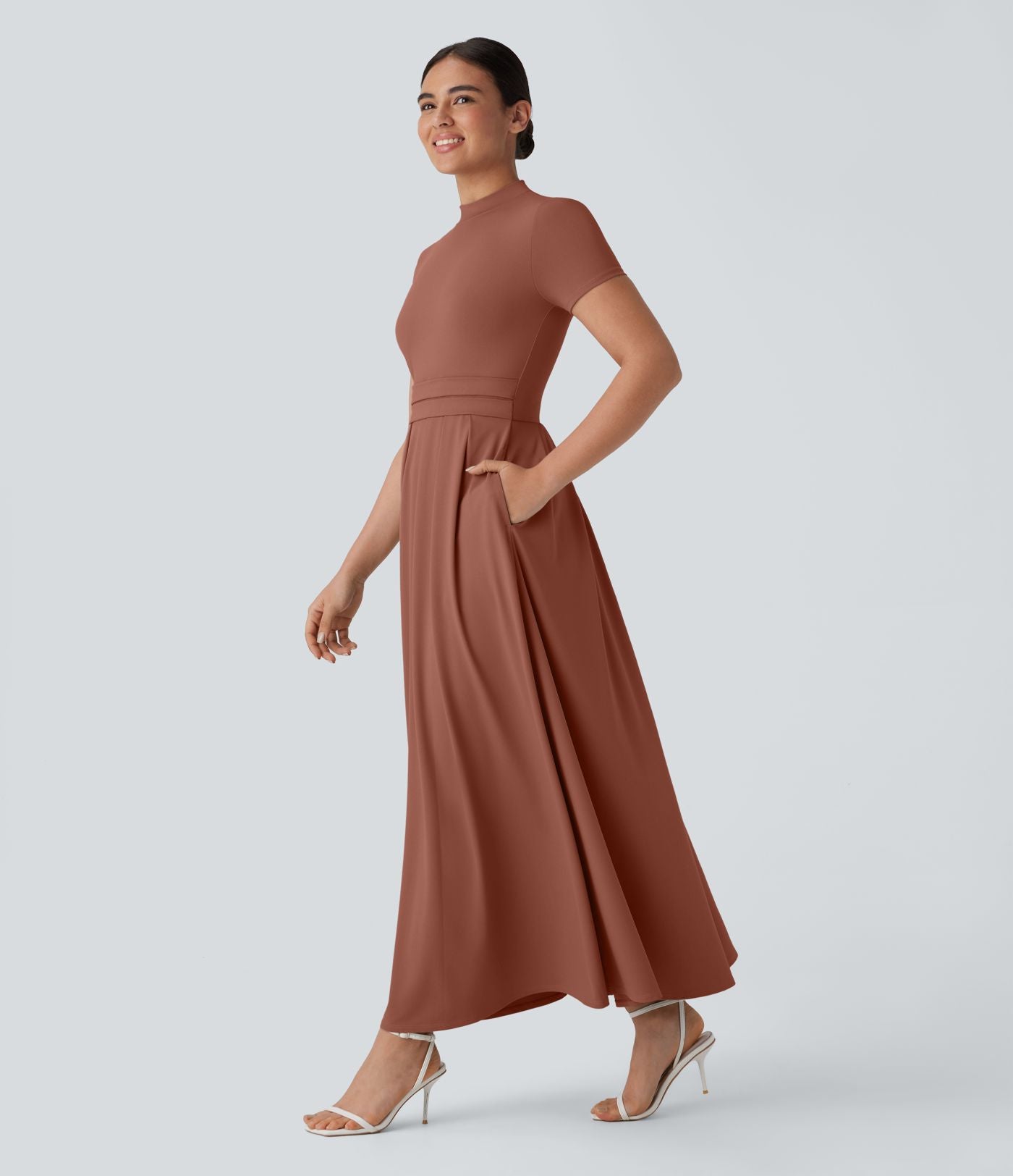 Robe longue décontractée à col montant, manches courtes et poches latérales