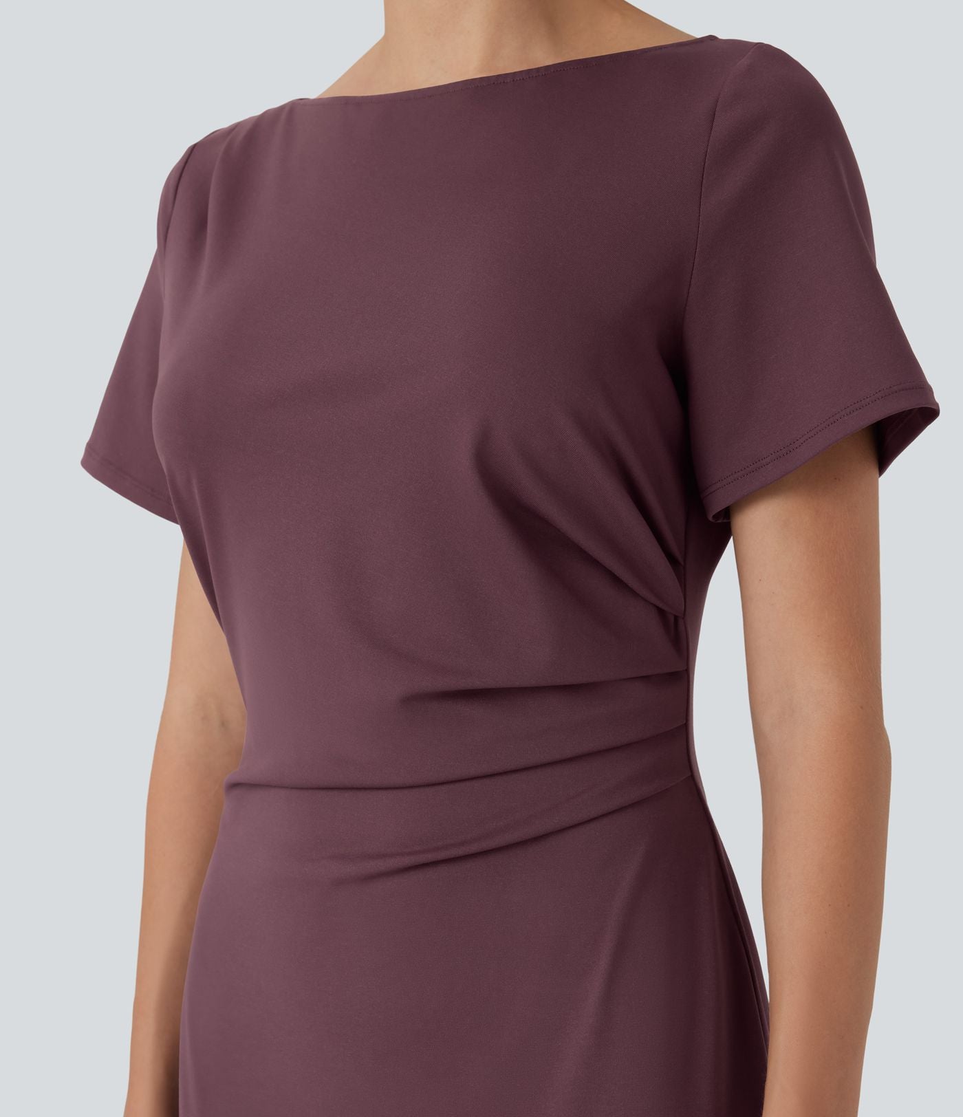Robe tailleur mi-longue moulante manches courtes froncée