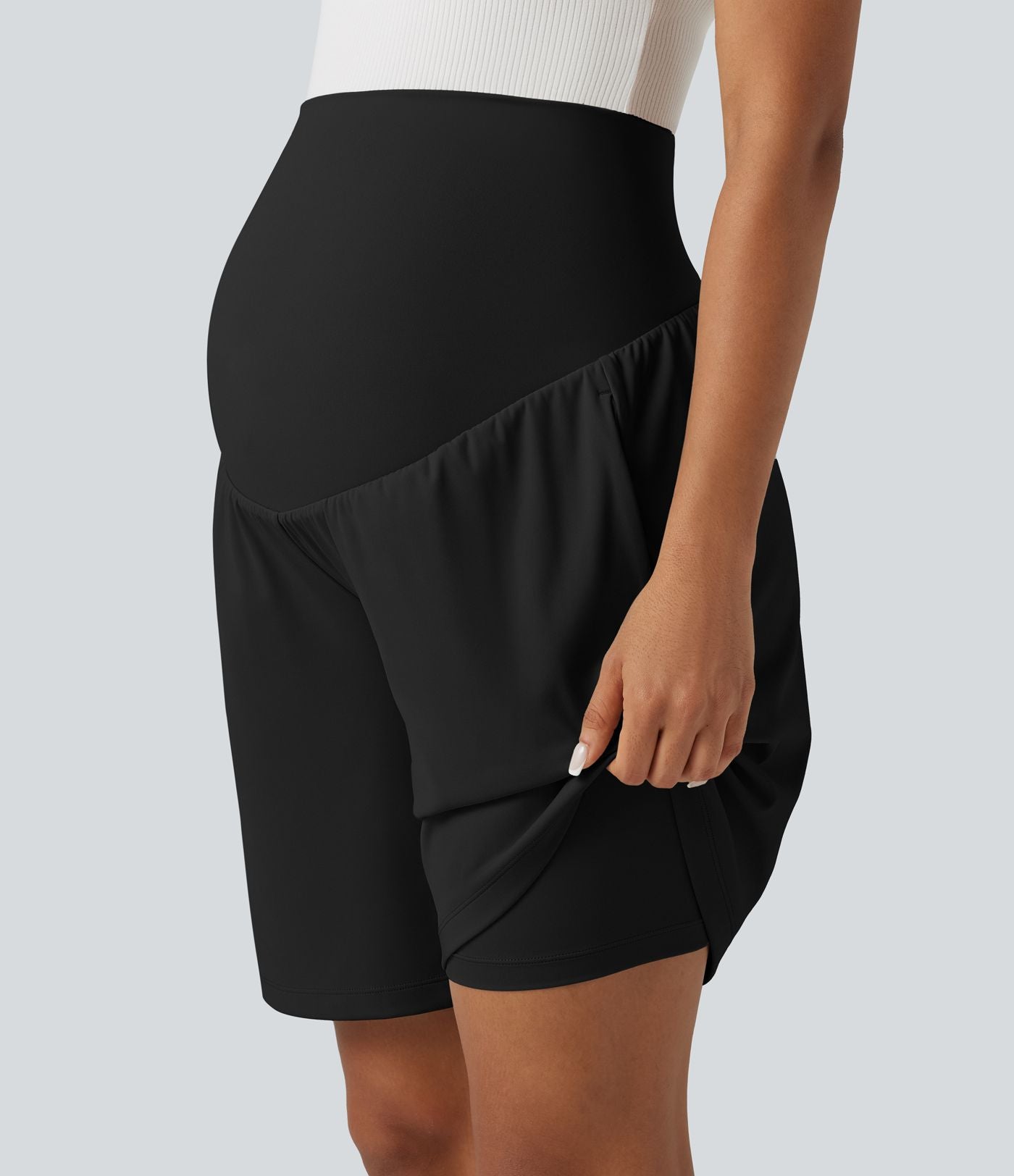Short de yoga maternité SoftlyZero™ Airy 2-en-1, taille très haute, à effet frais InstantCool, 22,5 cm, avec poches