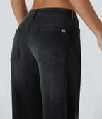 Halara Flex™ Jean large asymétrique taille basse avec bouton, fermeture éclair et poches multiples, délavé et extensible en maille