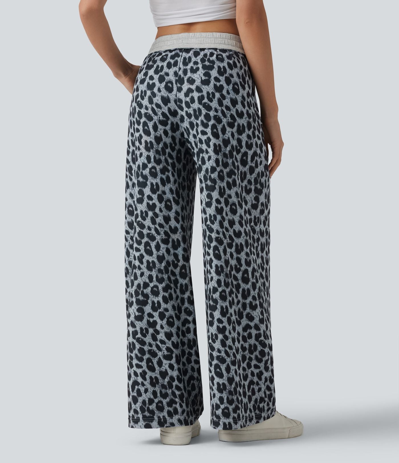 Pantalon ample taille haute rabattable en tissu gaufré imprimé léopard avec cordon de serrage et poches