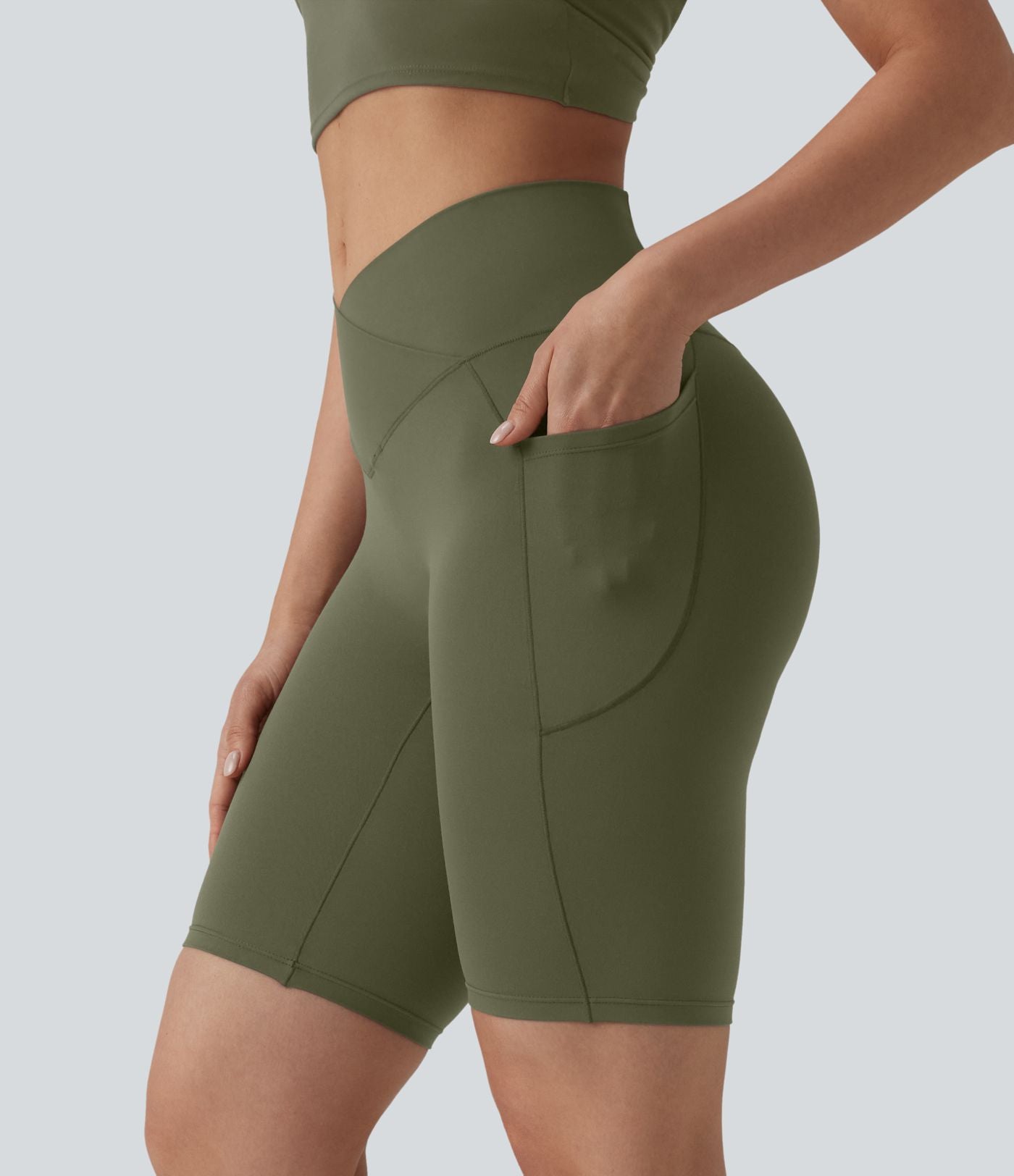 SoftlyZero™ Short cycliste de yoga croisé taille haute 23 cm avec poches - UPF50+