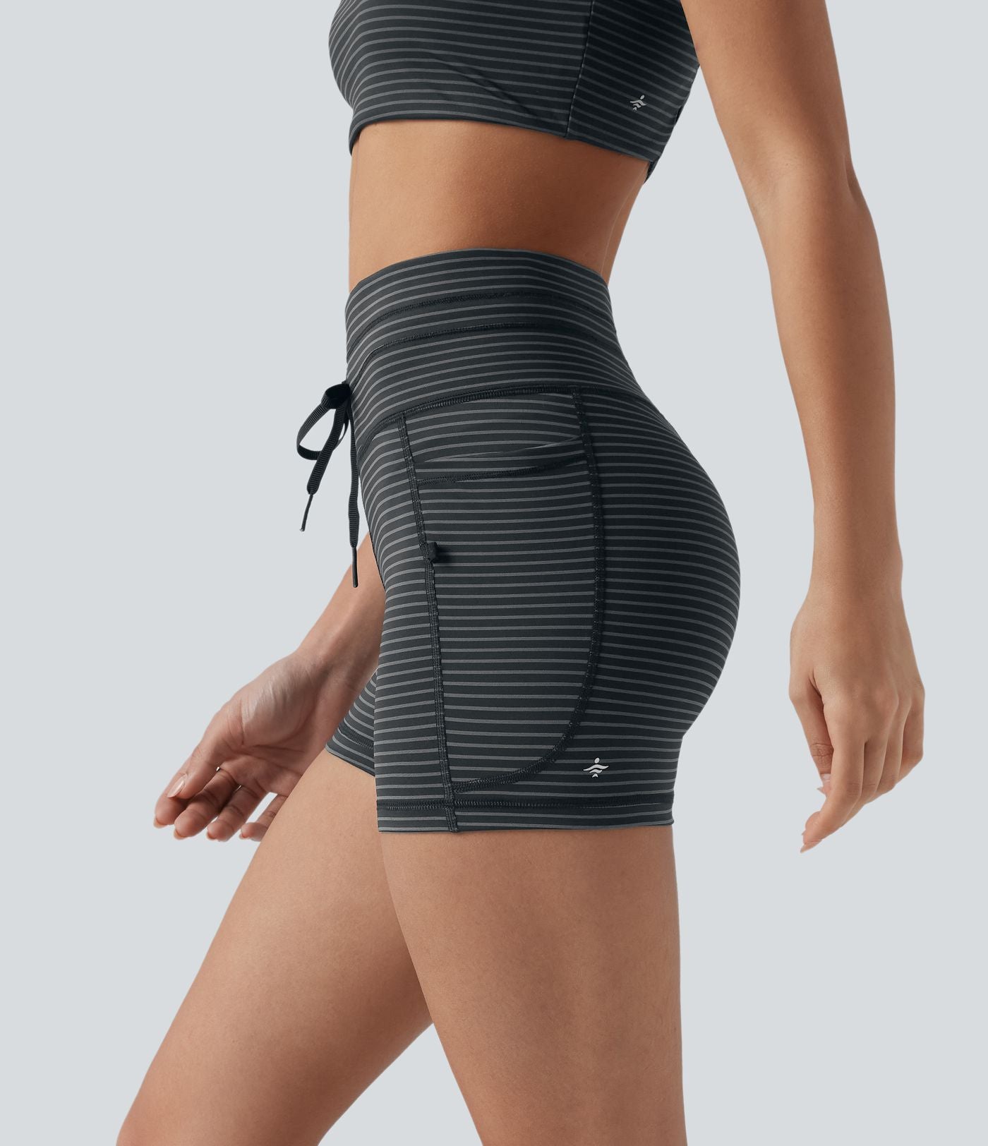 Short cycliste de yoga taille haute à rayures avec cordon de serrage 7,5 cm et poches