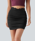 Jupe mini moulante 2-en-1 taille haute en dentelle contrastée, ourlet arrondi et froncé