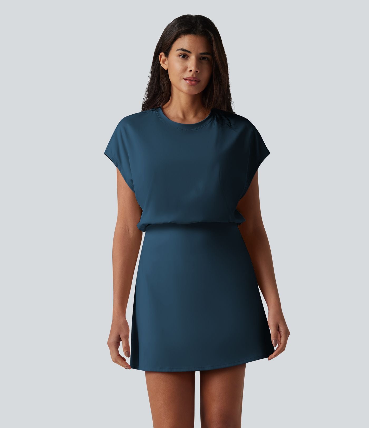 Robe de sport mini de yoga SoftlyZero™ Airy 2-en-1 effet frais InstantCool col rond à manches courtes, demi-zip et poches, accès facile Easy Peasy