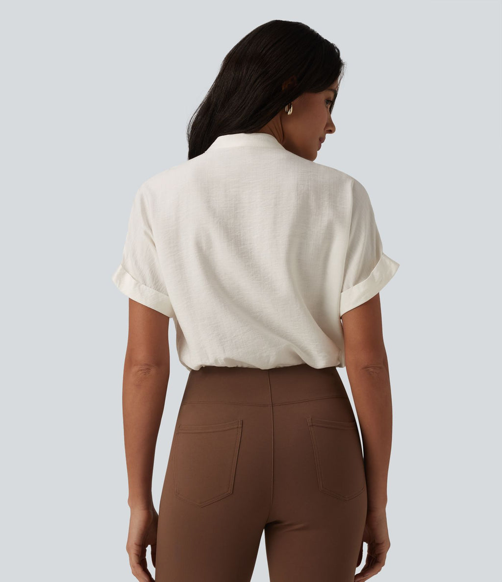Chemise col V manches courtes aspect lin pour le bureau