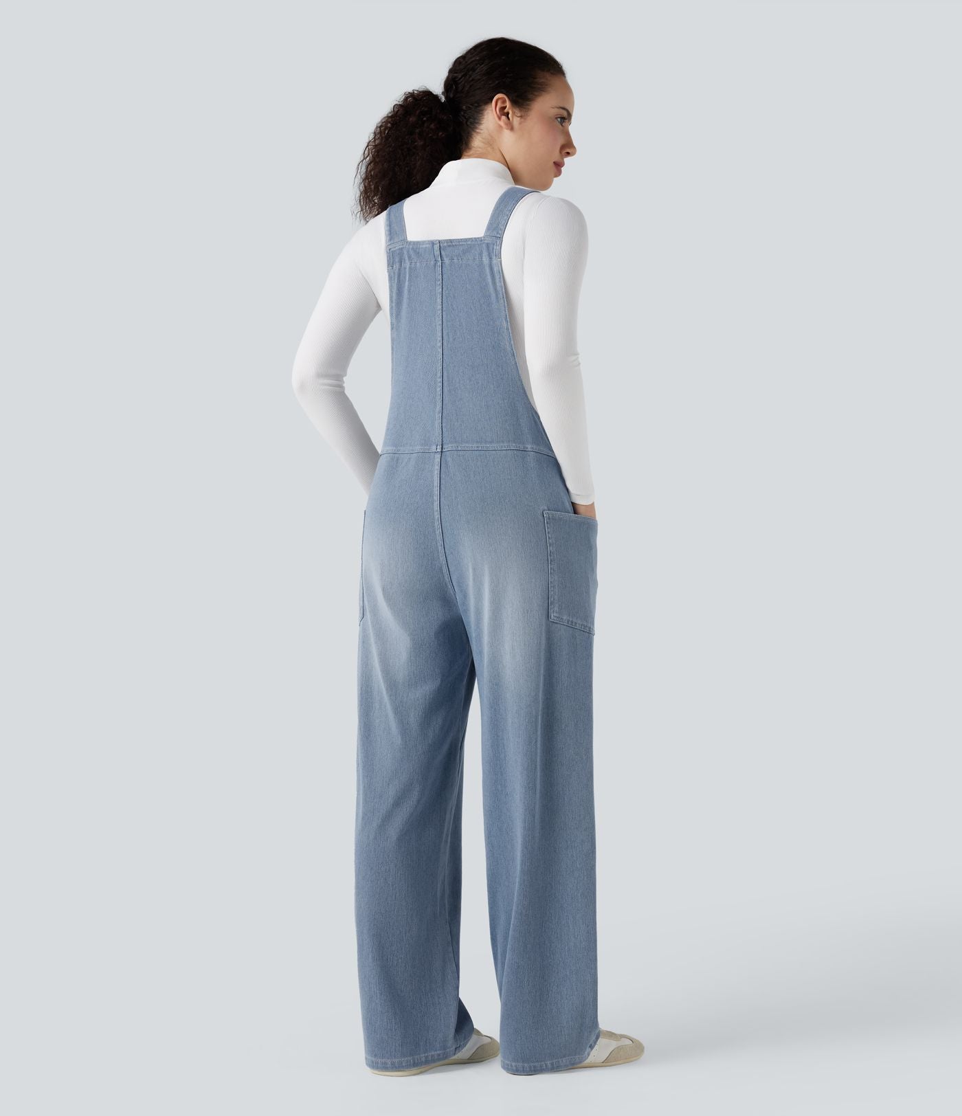 Salopette décontractée Halara Flex™ en denim extensible délavé, col V et poches latérales