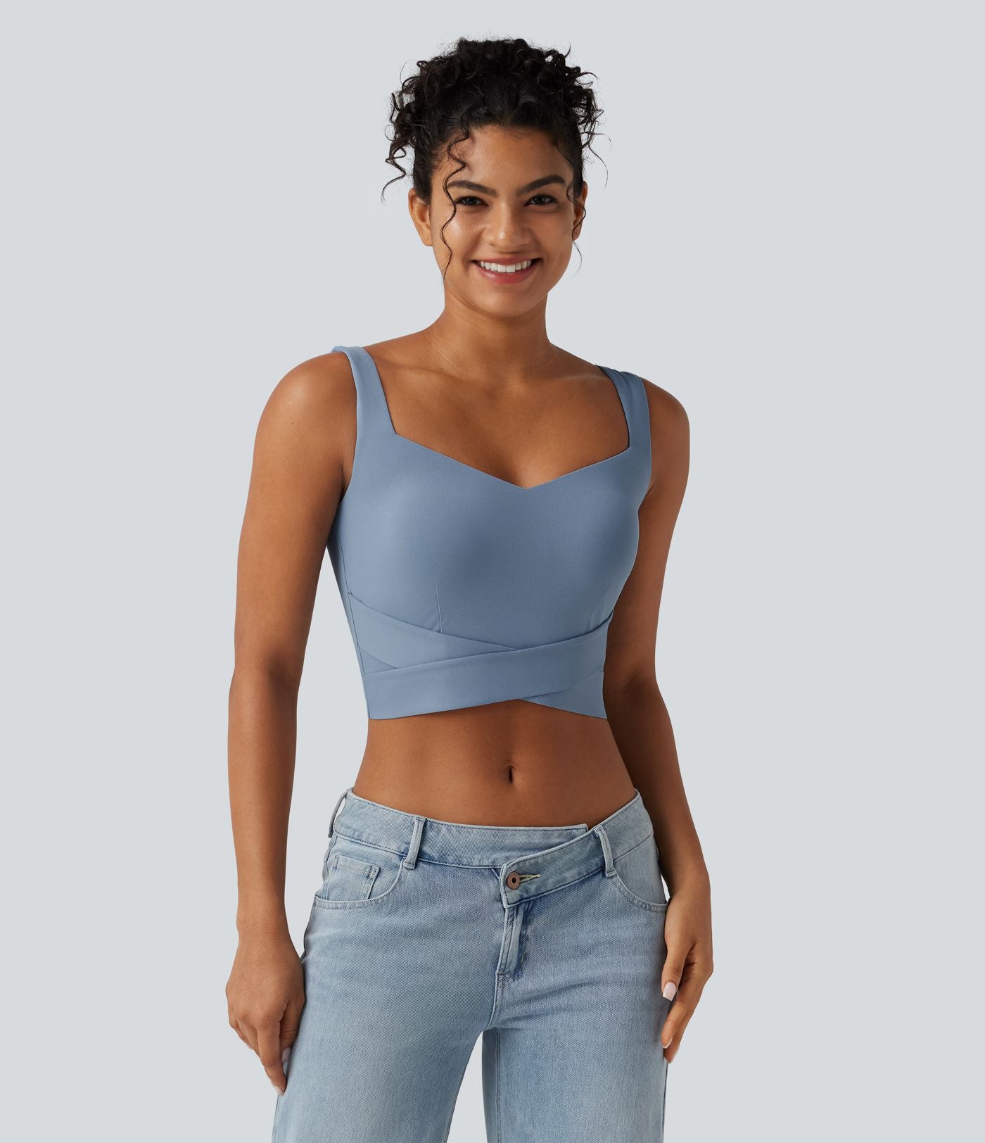 Débardeur crop-top à encolure diamant avec base croisée et coussinets amovibles