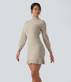 Robe pull courte col montant manches longues ourlet à volants