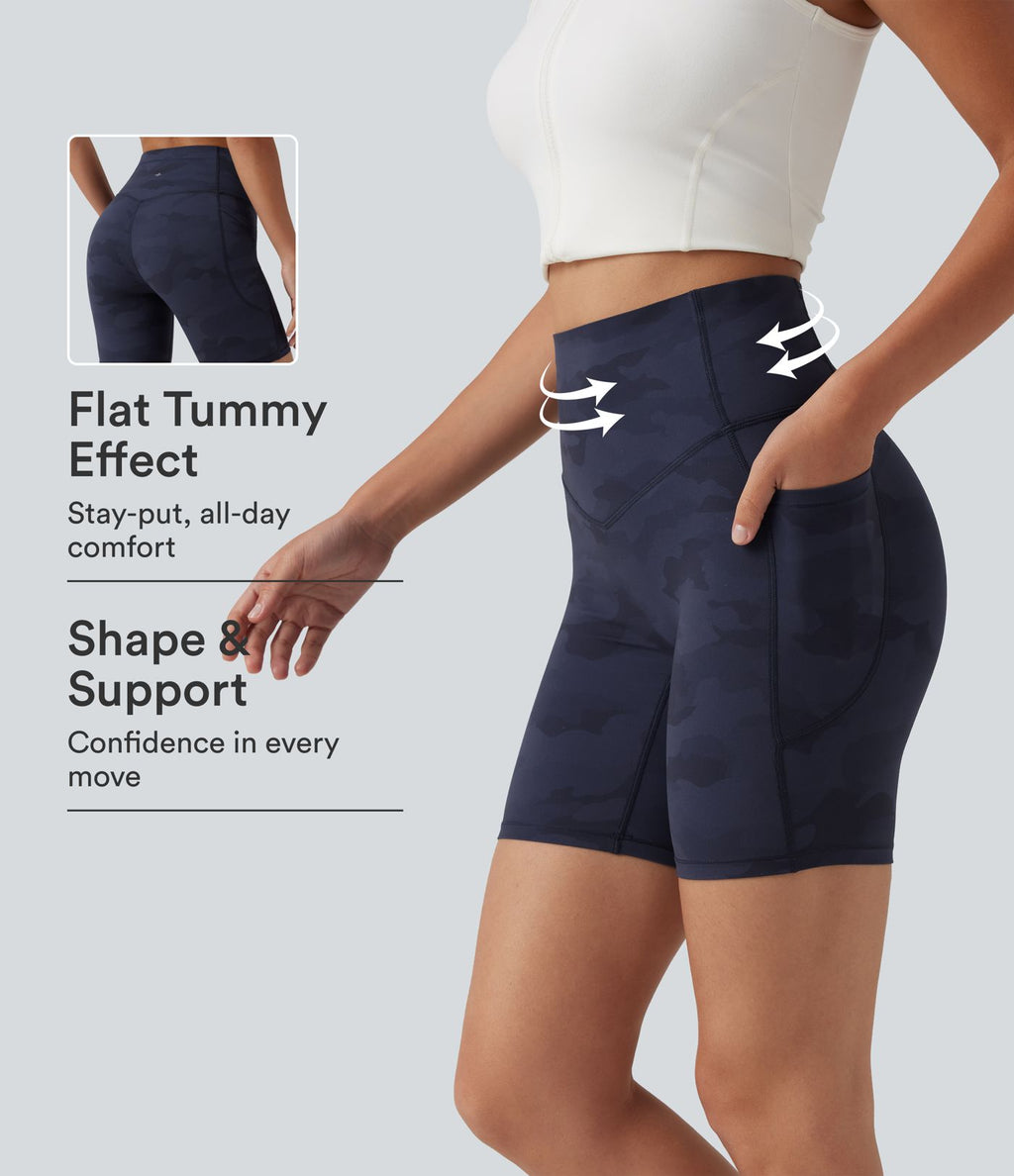 Short cycliste d'entraînement gainant taille haute UltraSculpt™ à imprimé camouflage 17,5 cm avec poches