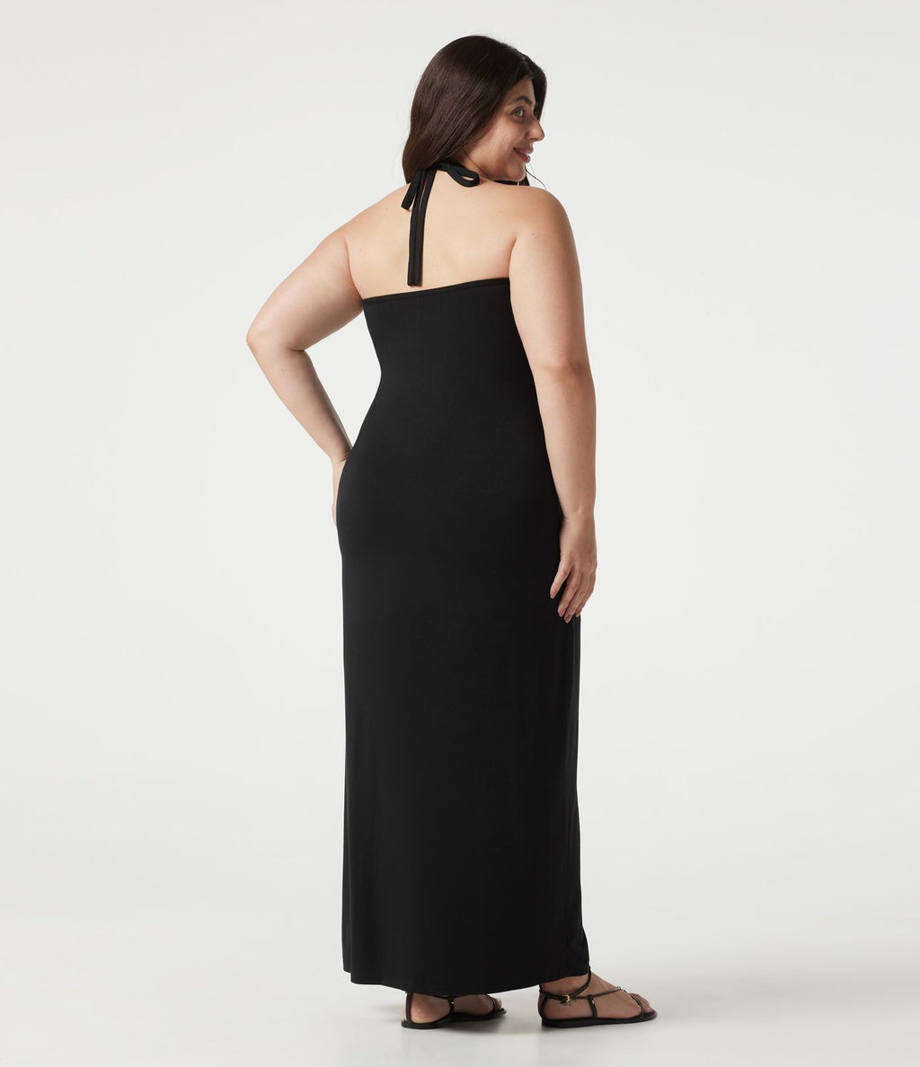 Robe maxi grande taille à col halter avec brassière intégrée, lien noué au dos et poches