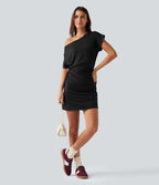 Robe mini décontractée asymétrique une épaule avec détails froncés, effet ventre plat et short intégré