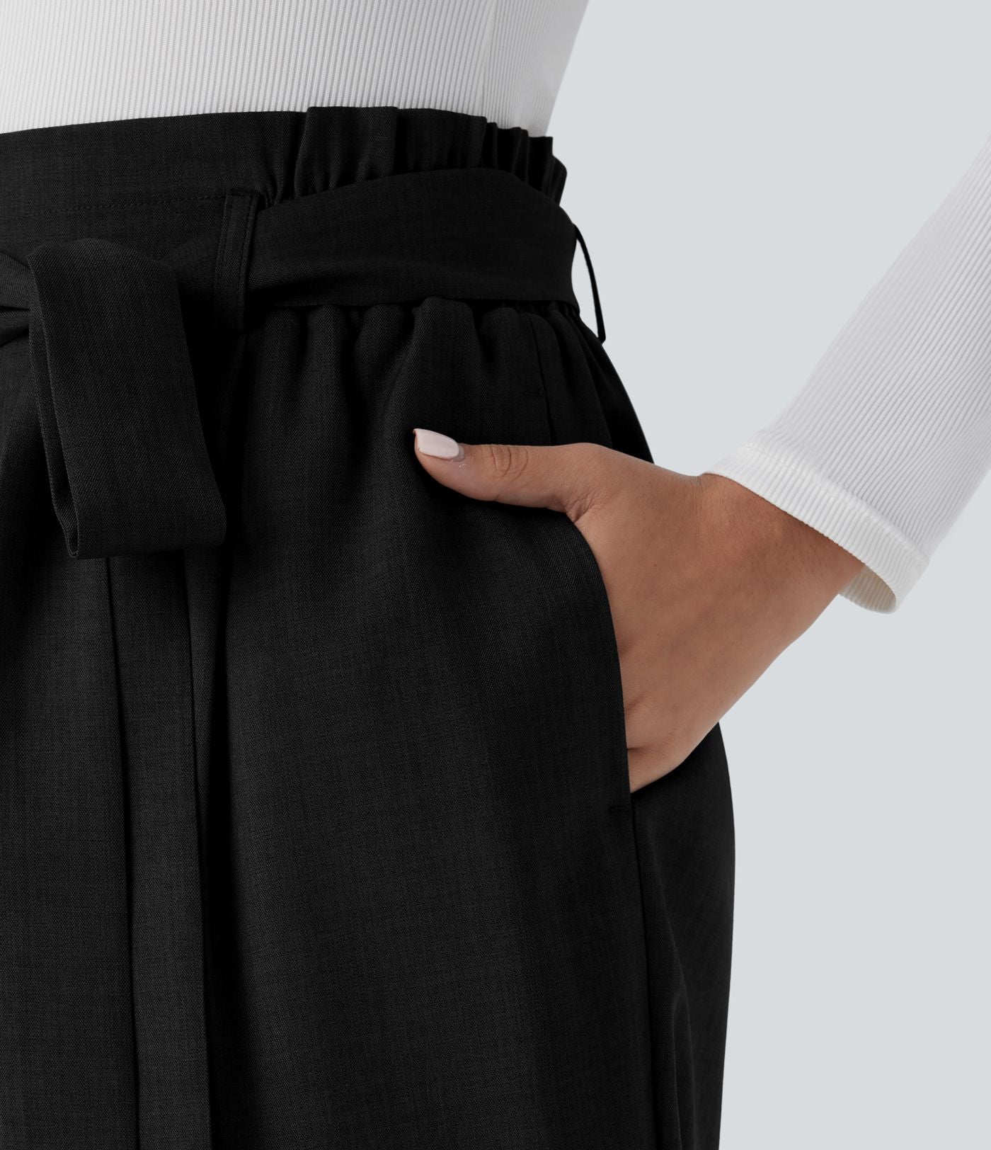 Pantalon Tailleur à taille haute, ceinture, poches latérales et jambes droites