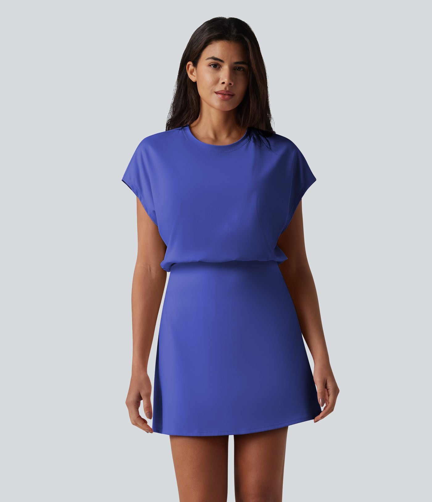 Robe de sport mini de yoga SoftlyZero™ Airy 2-en-1 effet frais InstantCool col rond à manches courtes, demi-zip et poches, accès facile Easy Peasy