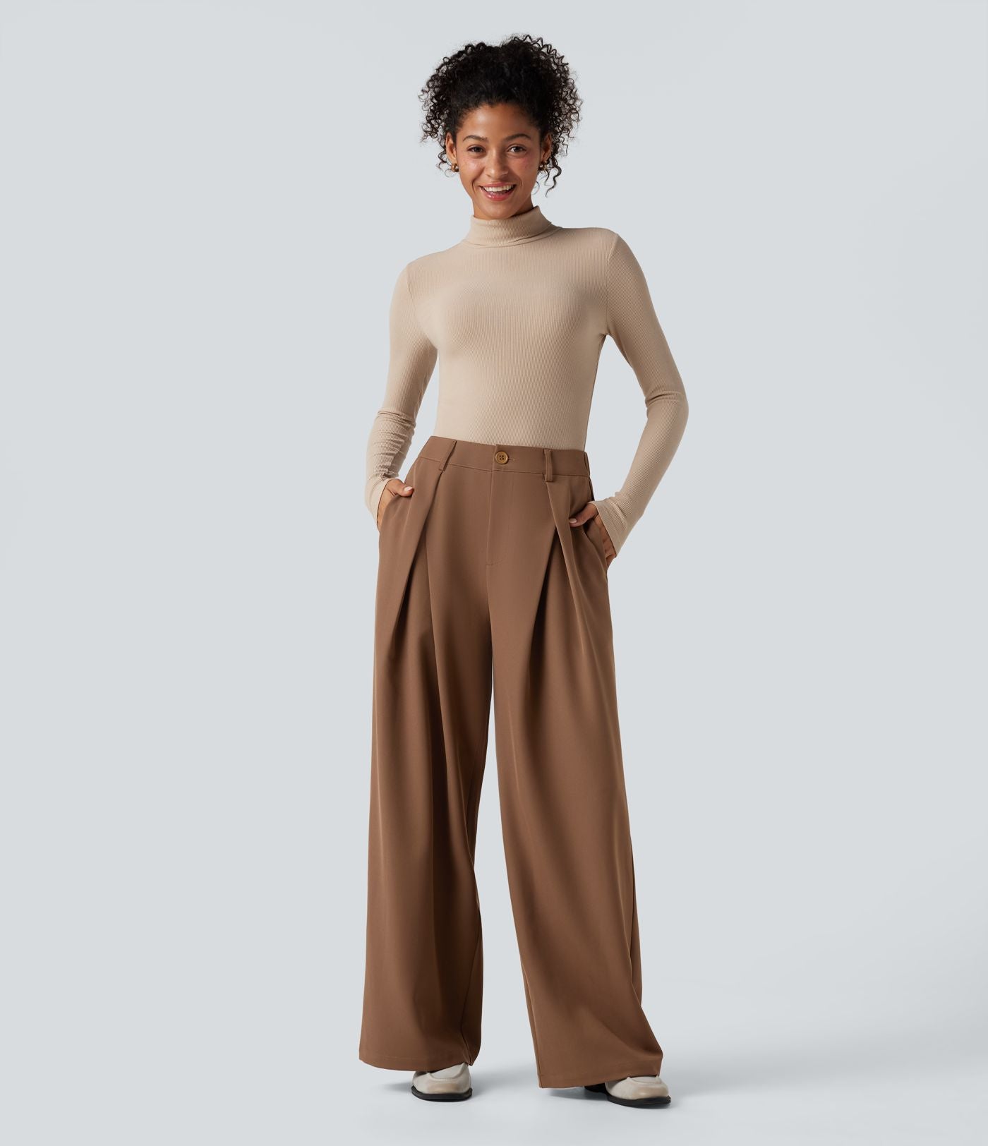 Pantalon tailleur large, taille haute, à poches