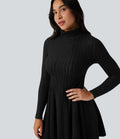 Robe mini évasée col montant à manches longues en maille côtelée