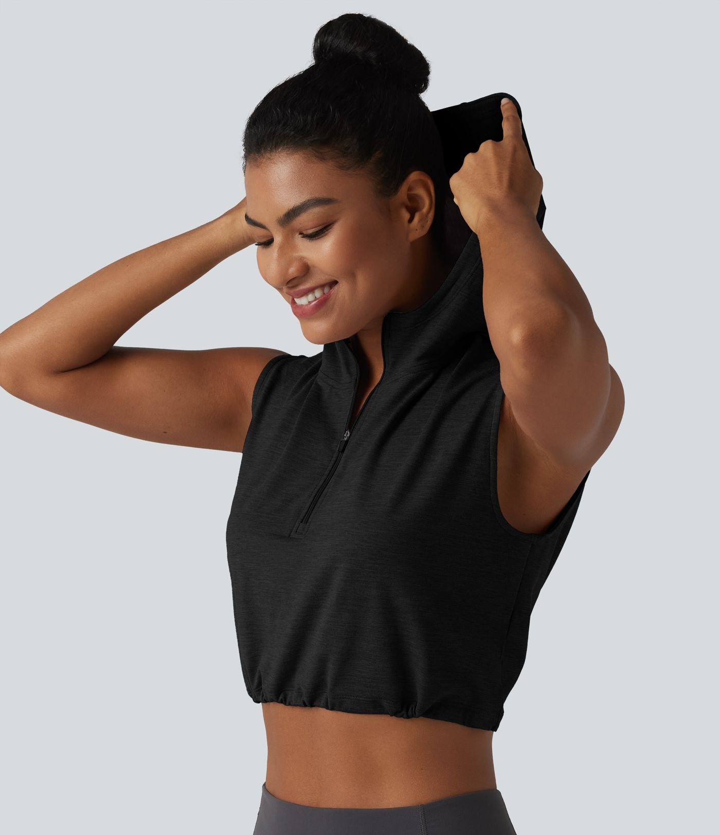 Débardeur de yoga court à capuche avec demi-zip