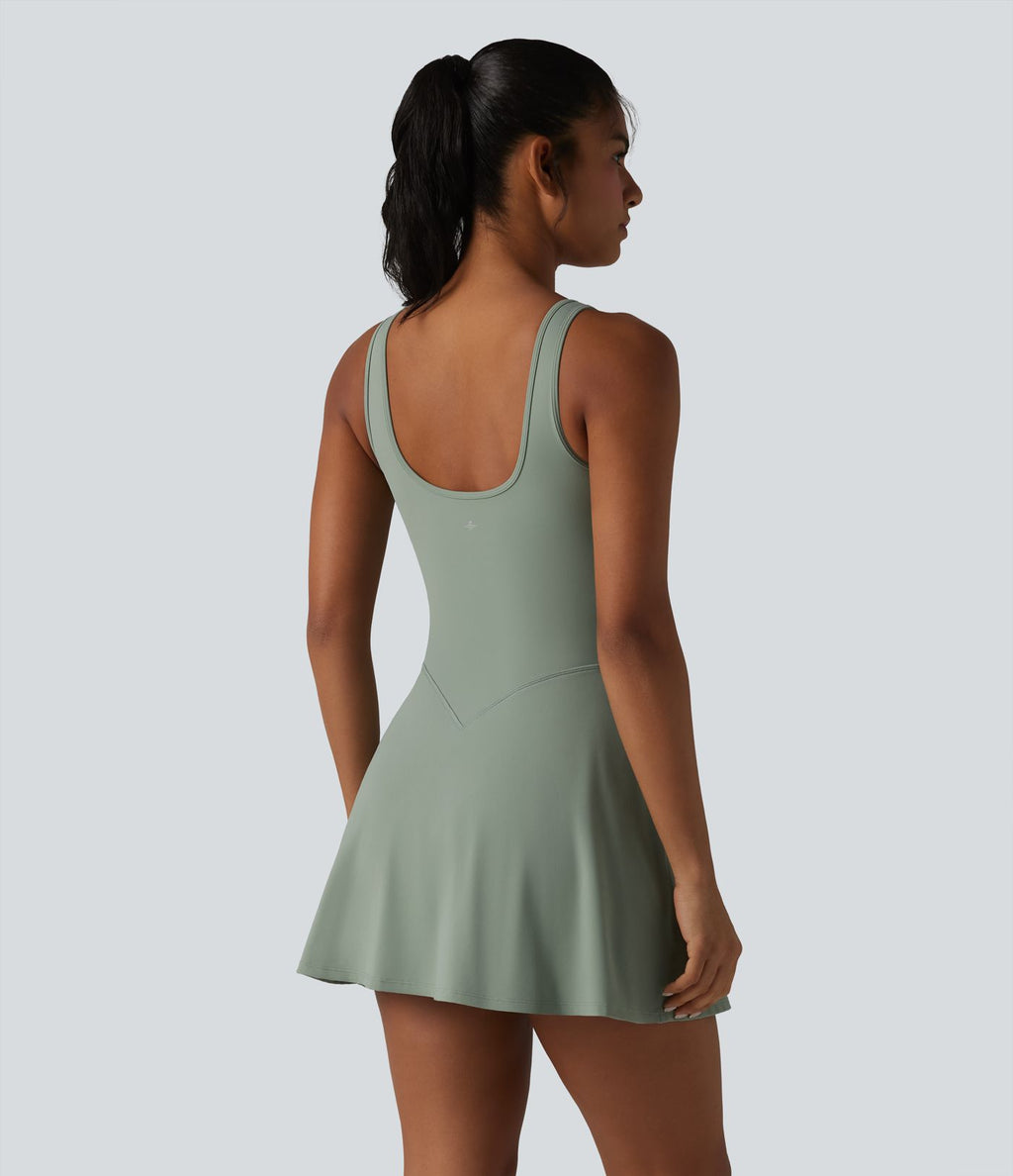 Robe de sport mini sans manches col U 2 en 1 avec soutien-gorge intégré et poches - Easy Peasy