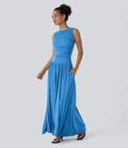 Robe longue à encolure bateau, bretelles asymétriques, côtés froncés et poches