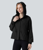 Veste cape d'entraînement à capuche amovible avec cordon de serrage, mesh contrastant et ourlet à volants avec poche