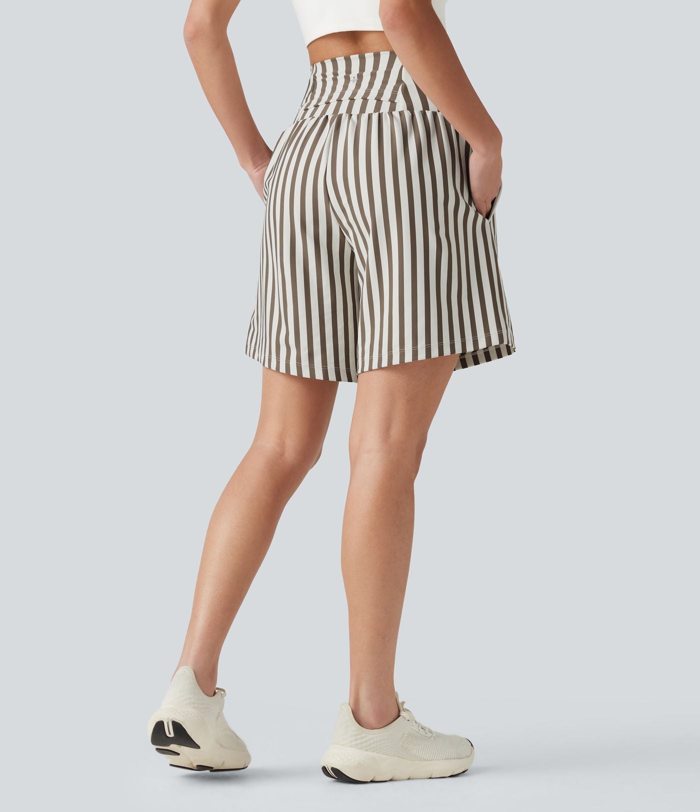 Short ample de yoga 2 en 1 taille haute à rayures, 17,5 cm (7 pouces), avec poches