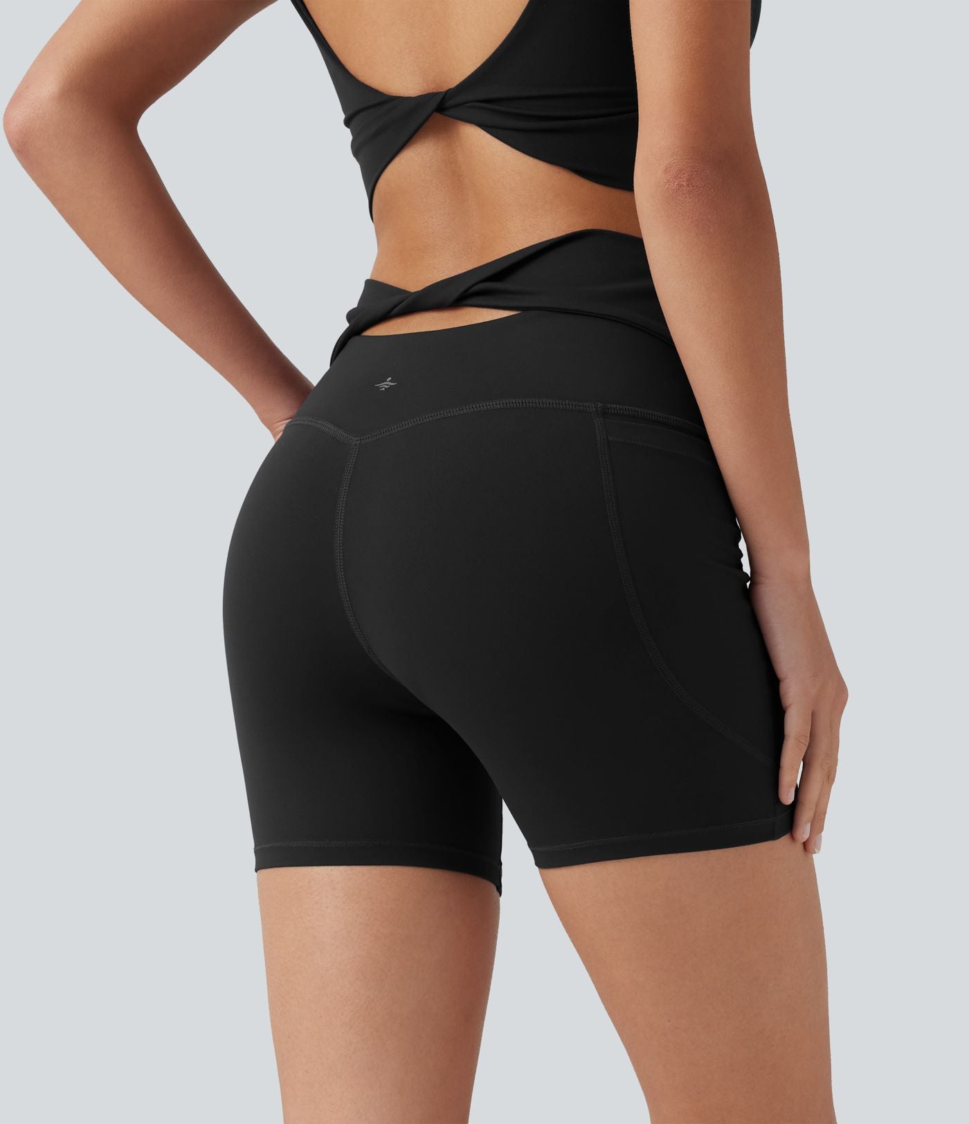 Short biker de yoga Halara UltraSculpt™ taille haute avec détail torsadé au dos, poches, 12,5 cm
