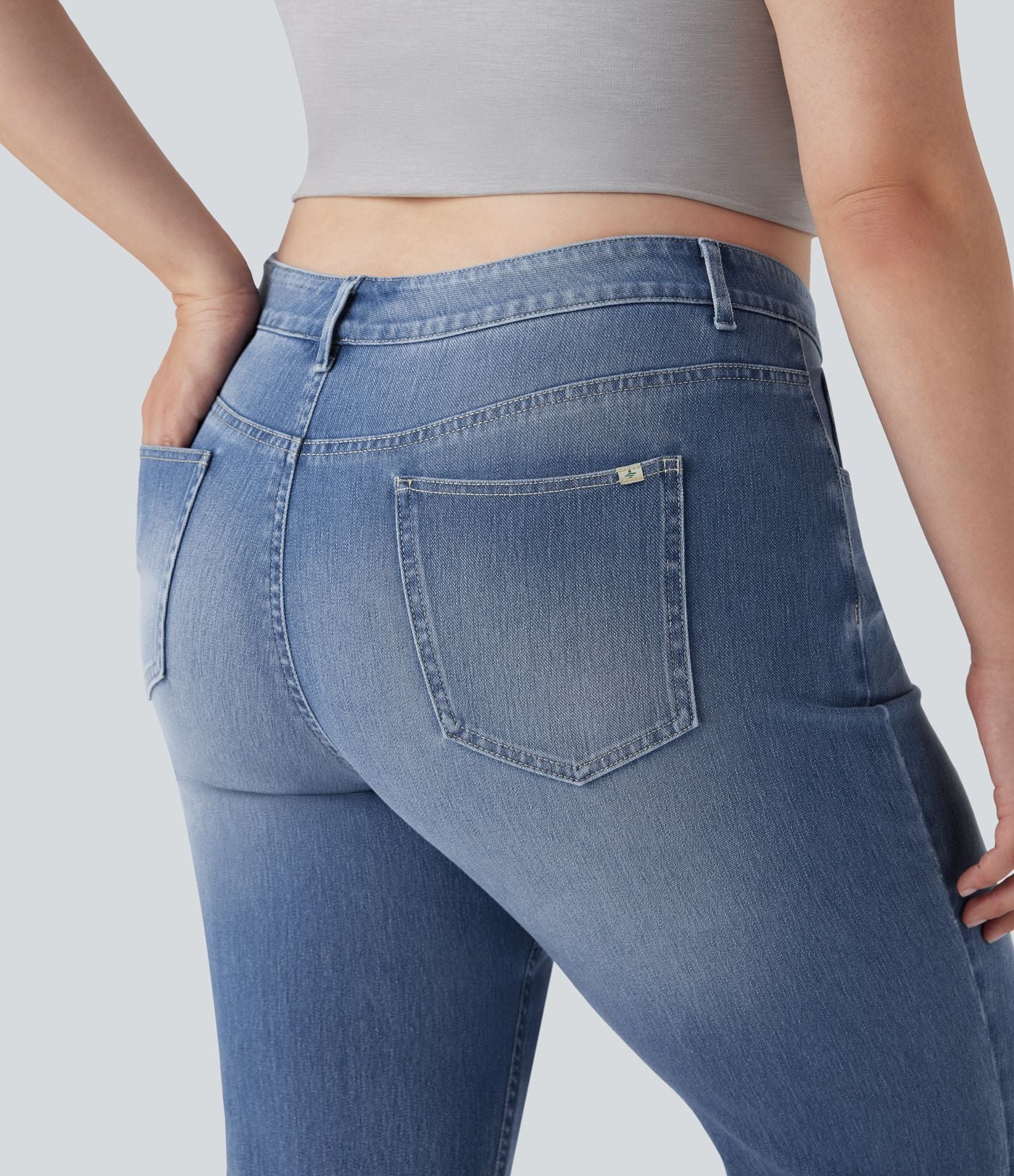Jean décontracté grande taille évasé taille haute Halara Flex™ effet délavé avec multiples poches