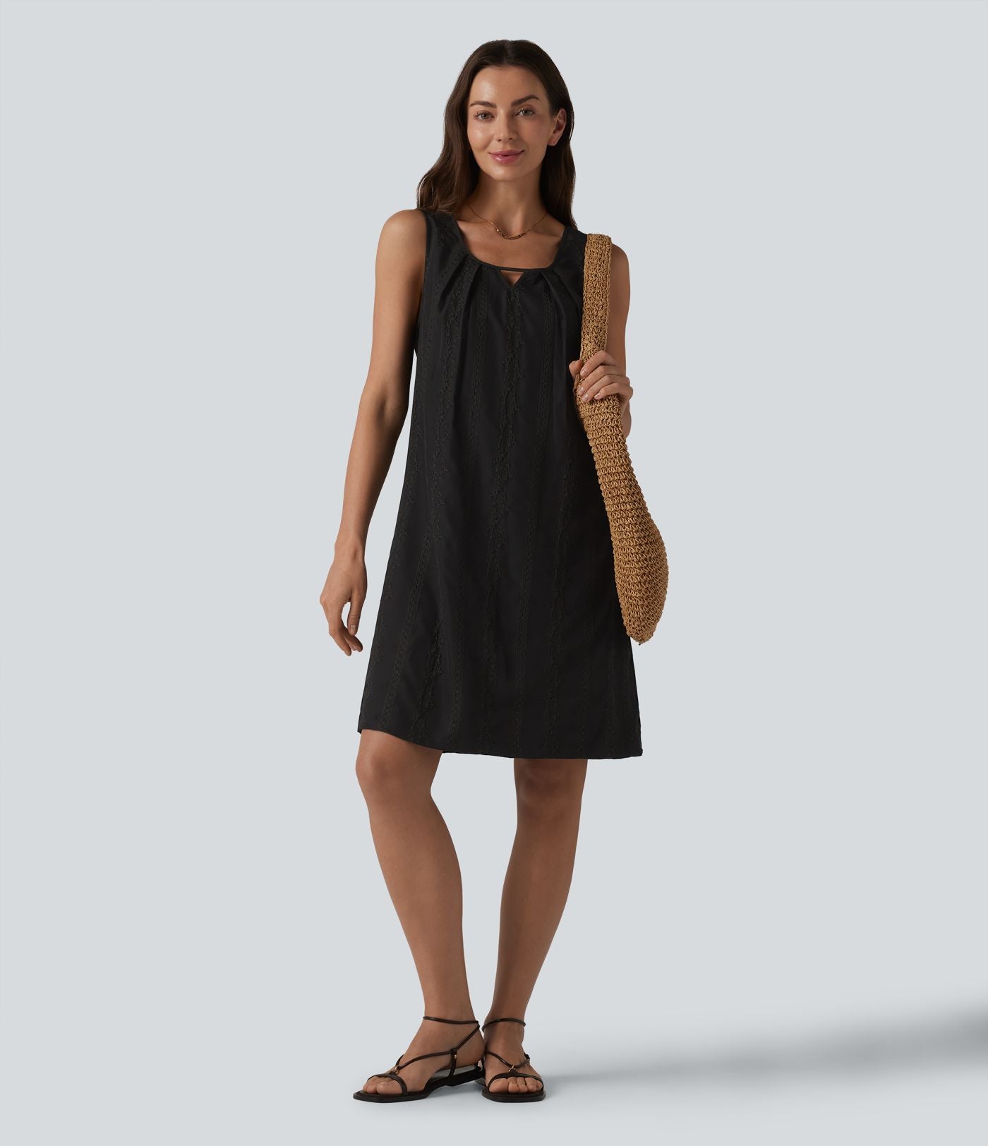 Robe mini sans manches à col rond brodée