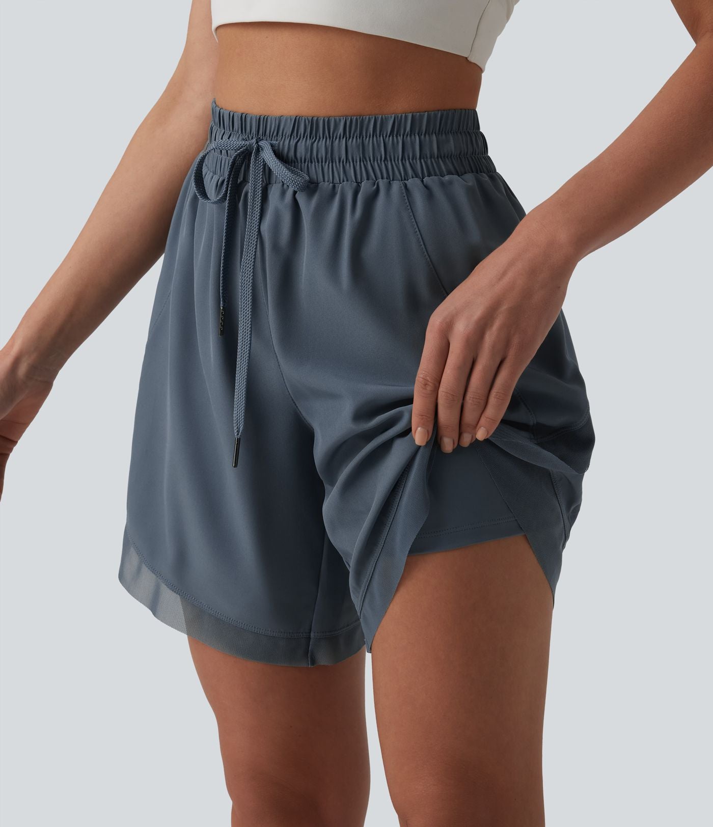Short de yoga 2-en-1 fluide maille contrastante taille mi-haute 17,5 cm avec cordon de serrage