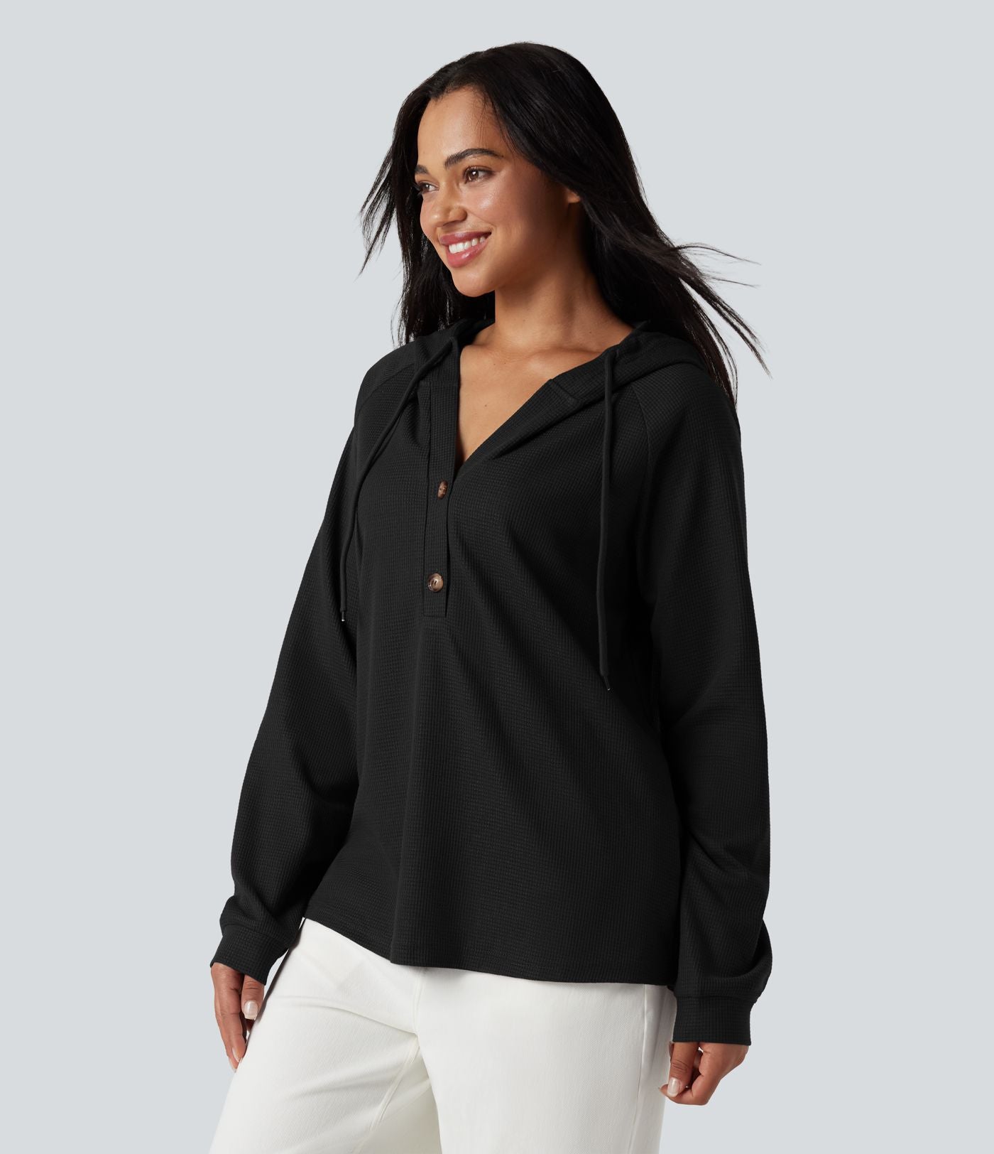 Top gaufré à capuche col Henley manches longues