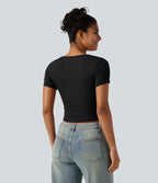 T-shirt côtelé encolure arrondie avec découpe et manches courtes