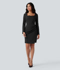 Robe courte moulante col carré manches longues