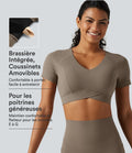 Haut de sport court Halara UltraSculpt™ à col V avec ourlet croisé, manches courtes, coussinets amovibles, bonnets E à G